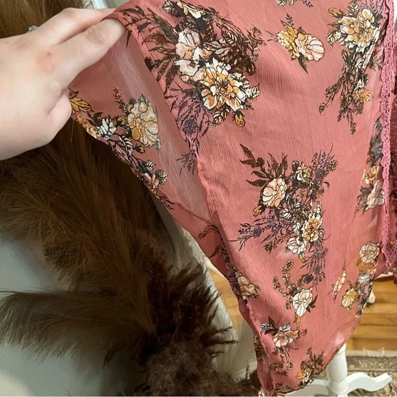 Jolt Floral Kimono - Picture 3 of 3